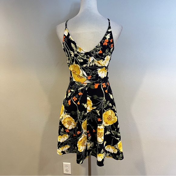 Soprano sleeveless Floral stretchy Mini Dress size extra small with cut outs - Picture 5 of 11